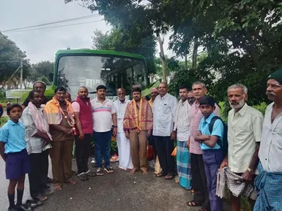 ಮೊದಲ ಬಾರಿ ಸರ್ಕಾರಿ ಬಸ್ ನೋಡಿದ ಗ್ರಾಮಸ್ಥರು   ಬಸ್ ಗೆ ಪೂಜೆ ಮಾಡಿ ಸಿಹಿ ಹಂಚಿದರು 